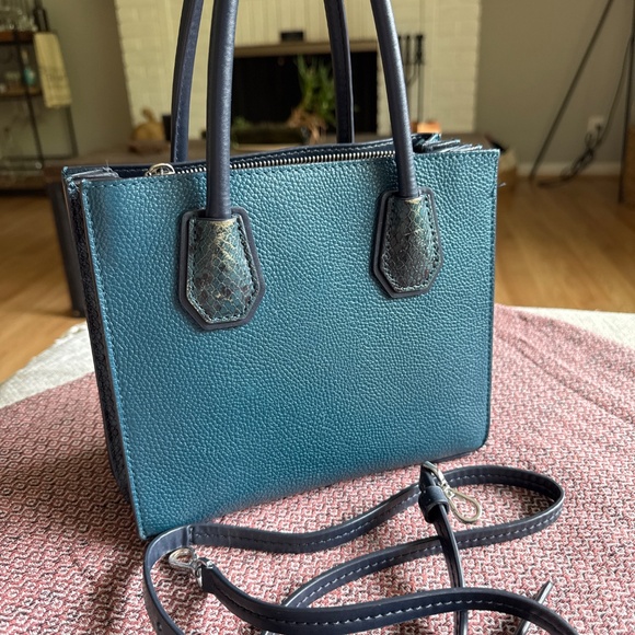 Michaels Kors - Picture 2 of 5